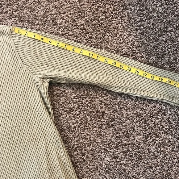 Lucky Brand
Women’s
Large
Celery Green Colored
Long sleeve Henley - Picture 5 of 11